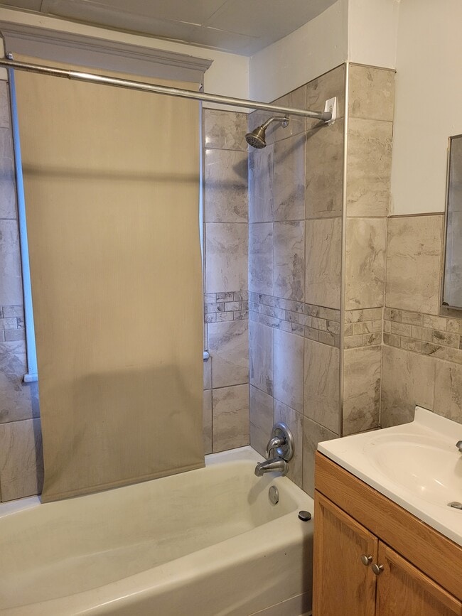 Baño - 209 Richards St Unidad #3 BSMT