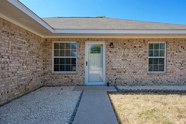 Photo - 407 Bent Wood Dr