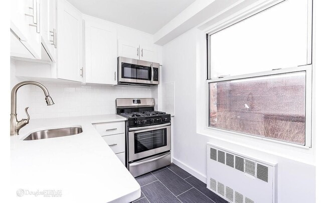 Photo - 35-50 85th St