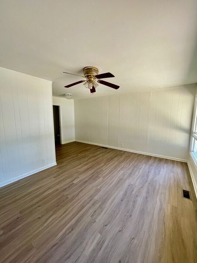 Photo - 210 Meadow Dr