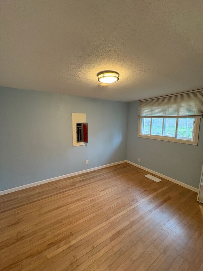Photo - Charming 2 br Bungalow Seatac!