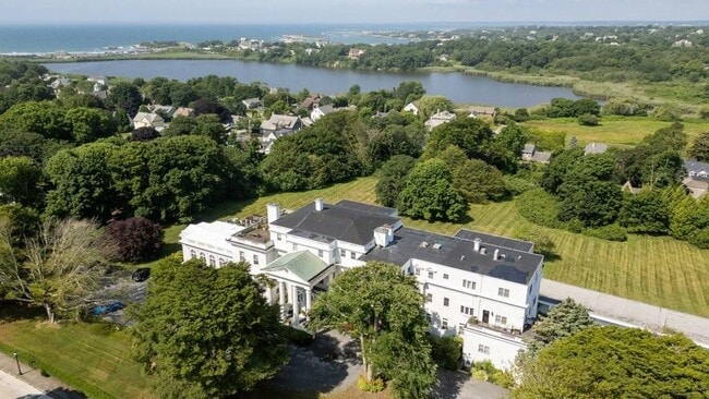 Photo - 553 Bellevue Ave