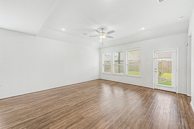 Photo - 209 Cambria Green Ln