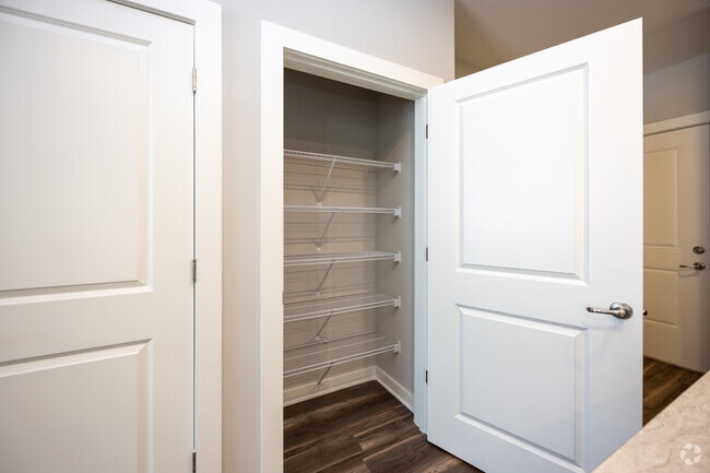 2BR, 2BA - 965SF - Banberry