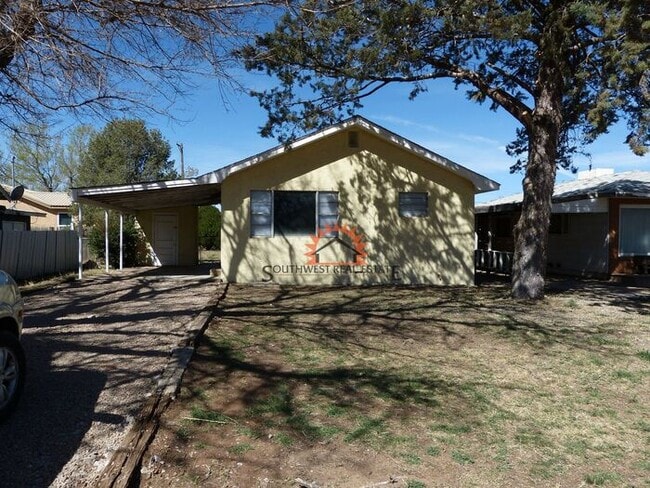 Super Cute 2 bedroom 1 bath home. - Super Cute 2 bedroom 1 bath home.