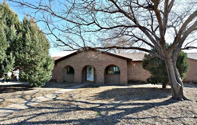 Building Photo - Beautifully Renovated 3bd/2ba home in Portales; Available 8/1/26