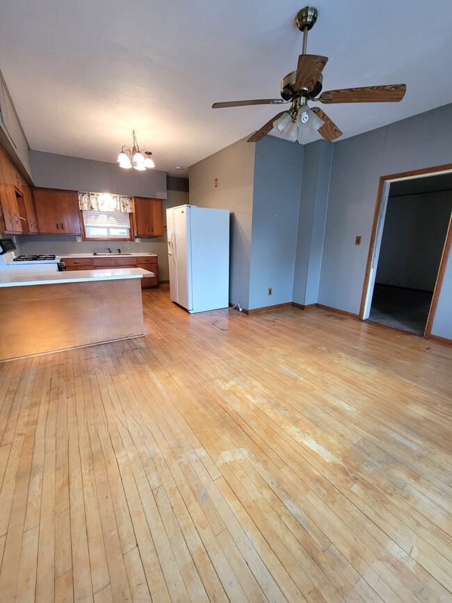 Photo - 913 S 8th Ave
