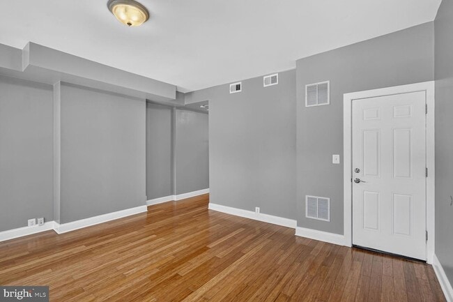 1932 15th St NW Unit 2