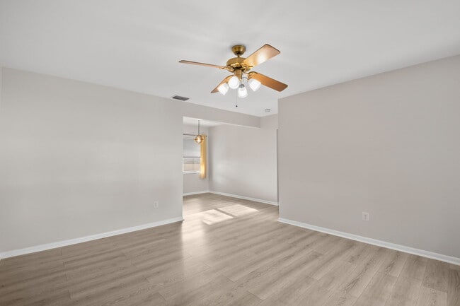 Photo - 5600 33rd Ave N