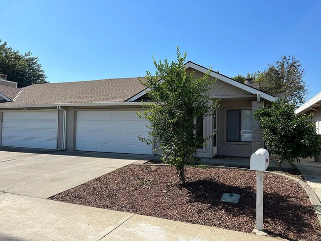 Photo - Charming 3 Bedroom, 2 Bath Halfplex in Southwest Woodland