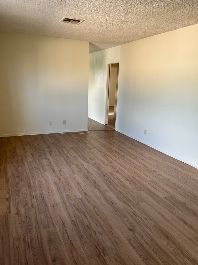 Photo - 1435 W 102nd St (Los Angeles, CA)
