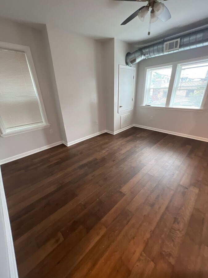 Photo - South Oakland 2 Bedroom + Office Space Unit JKM - 255-1R