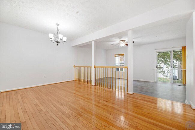 Photo - 2406 Lemontree Ln