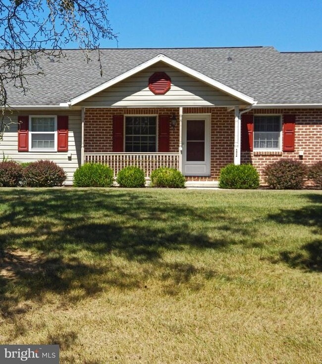 Building Photo - 11 Strawberry Dr Rental
