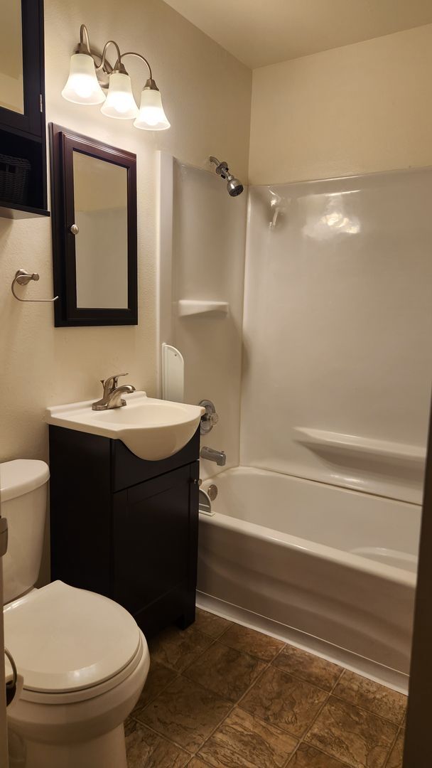 Photo - Wonderful 3 bedroom home close to schools and shopping!