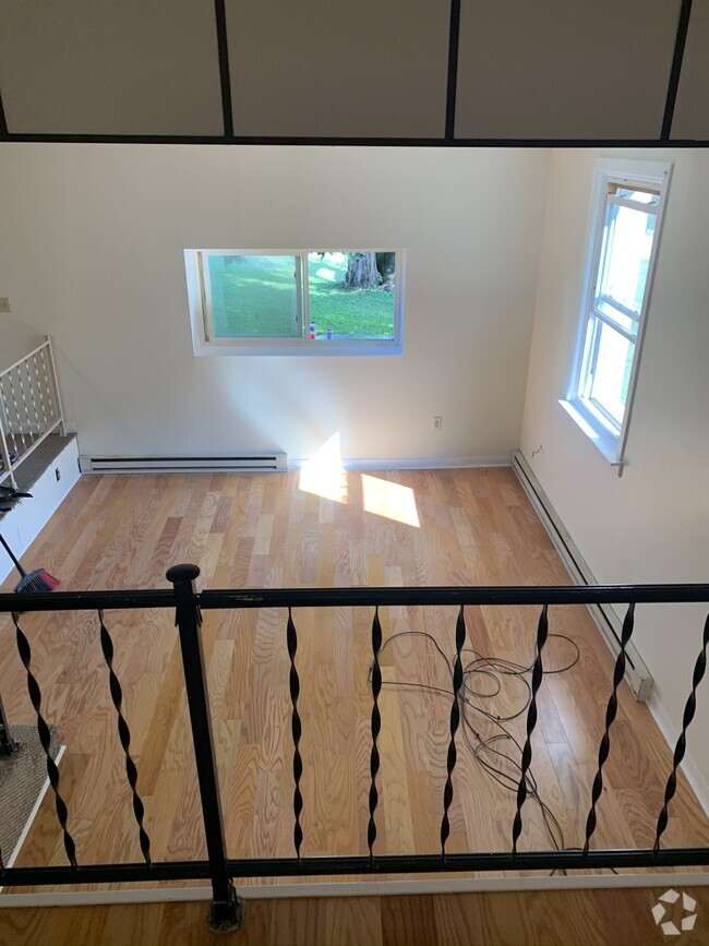 Building Photo - 20 W Maple St Unit 4 Rental