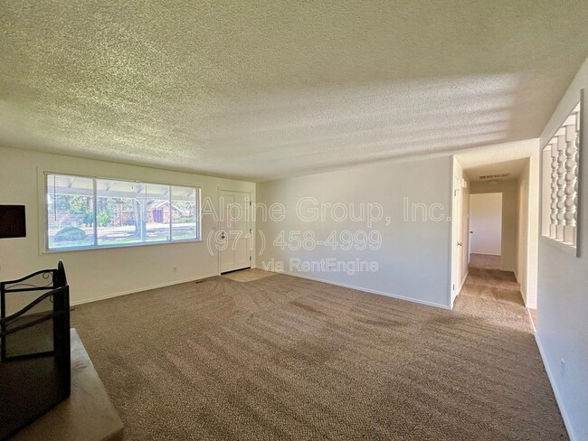 Photo - 5595 SW Menlo Dr