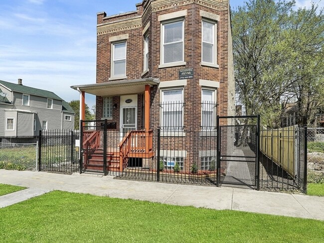 Building Photo - 6345 S Winchester Ave