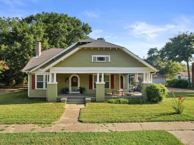 Building Photo - Charming, Updated 3-Bedroom, 2-Bath Home i...