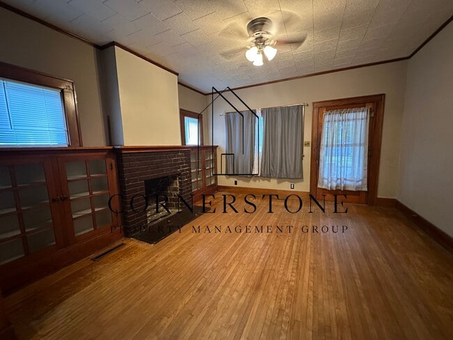 Photo - 122 E Pleasant St