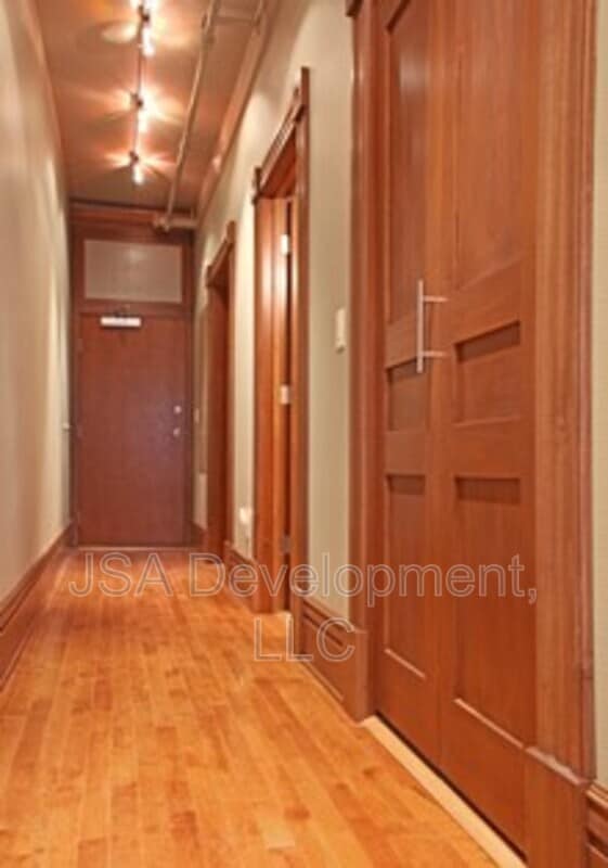 Photo - 206 E 4th St