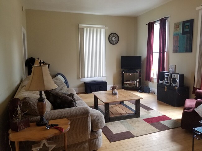 Photo - 4 Bed 1 Bath close to UWEC!