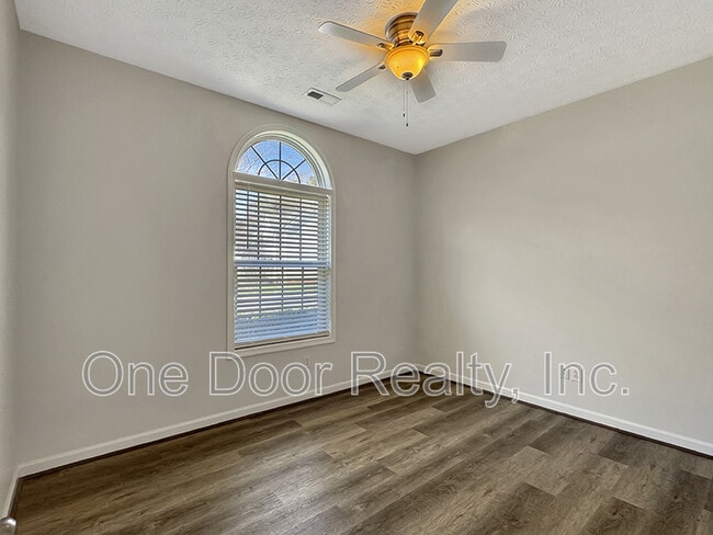 Photo - 6268 Chelsea Crescent