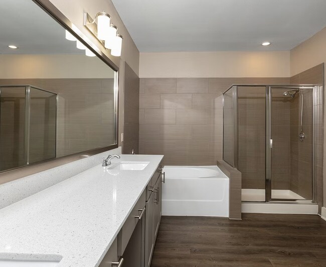 Photo - 810 E 9th St Unit ID922.2