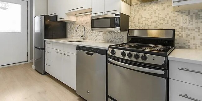 Photo - 2037 Walnut St