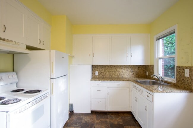 Photo - Great Vintage 2-Bed Between Hawthorne & Belmont! Unidad 1228