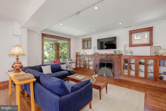 Photo - 706 Van Buren St NW