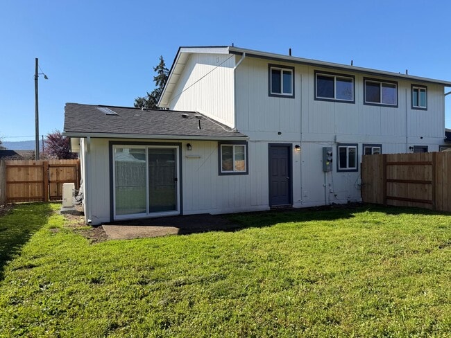 Photo - New 2 bed 1 1/2 bath duplex in Springfield!