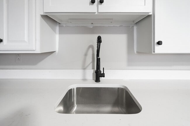 Photo - 168 Lunenburg St Unit 3R