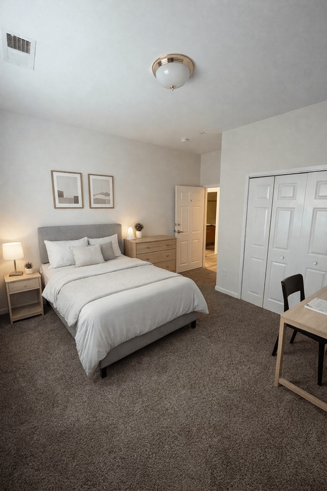 Evellien & Provence: Townhomes + Apartments Student Housing