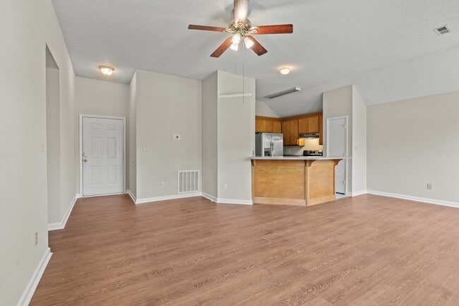 Photo - 100 River Oaks Dr