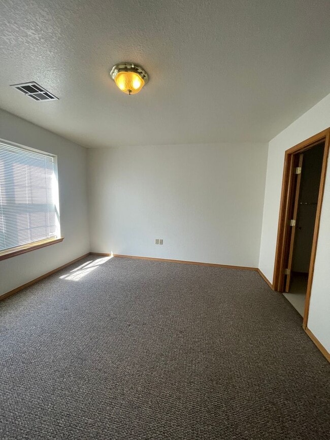 Photo - Clean & Comfortable 2 Bedroom Home in McAlester