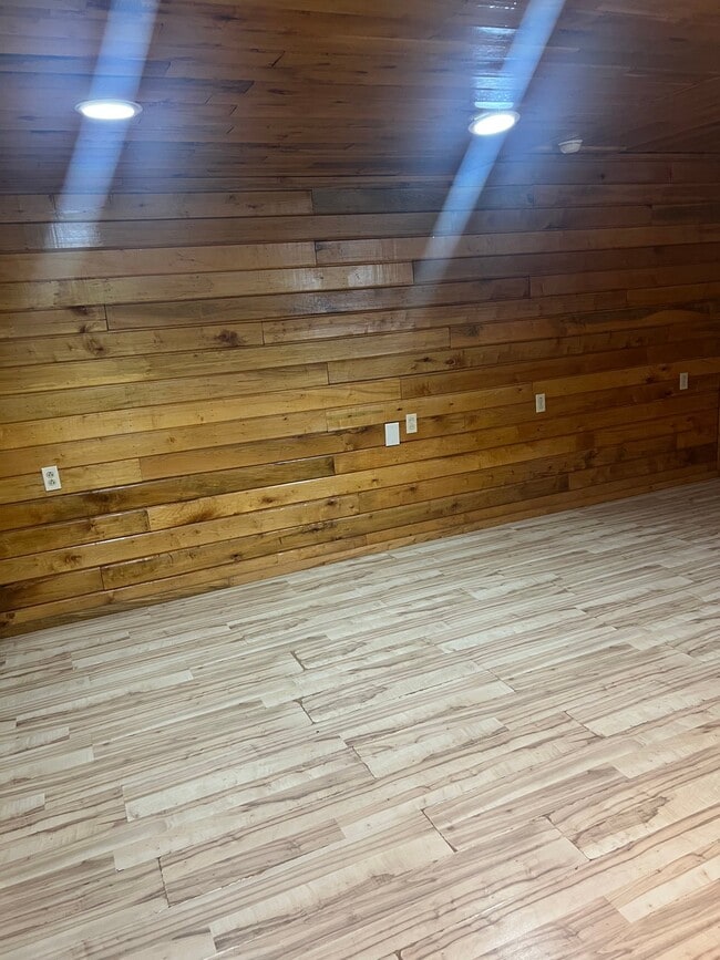 Photo - 1574 Armstrong Rd Unit 2