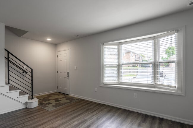 Photo - Versailles Village