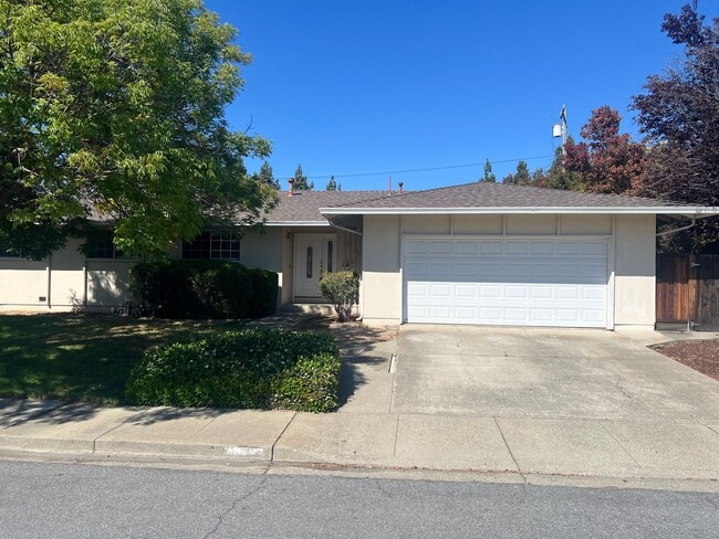 Building Photo - Spacious 4 bed 2 bath home in Fremont. Exc...
