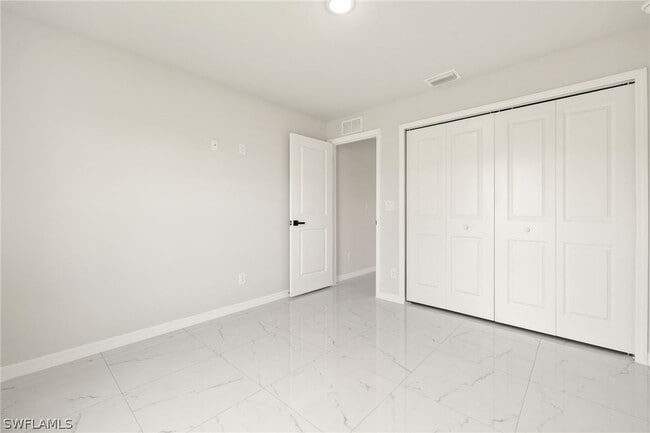 Photo - 835 Palomino St E