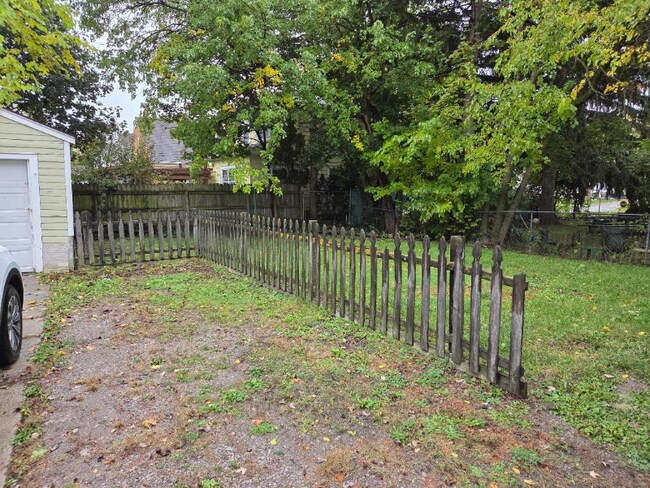 Photo - 1917 Court St