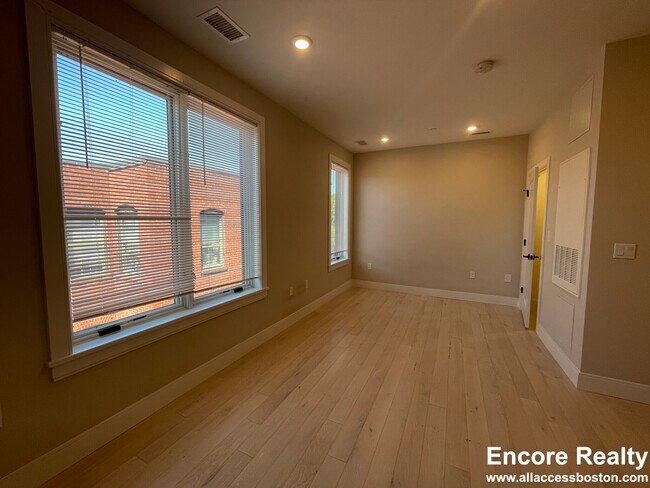 Photo - 203 Green St Unit 3