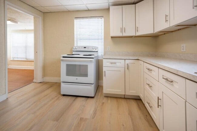 Photo - 412 SE 17th St