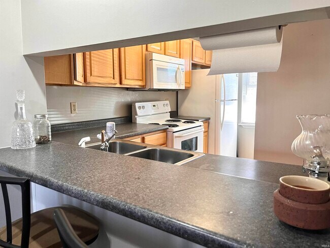 Photo - 519 E Graham Pl