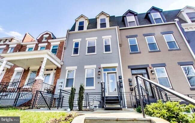 Building Photo - 726 Girard St NW Unit 2 Rental