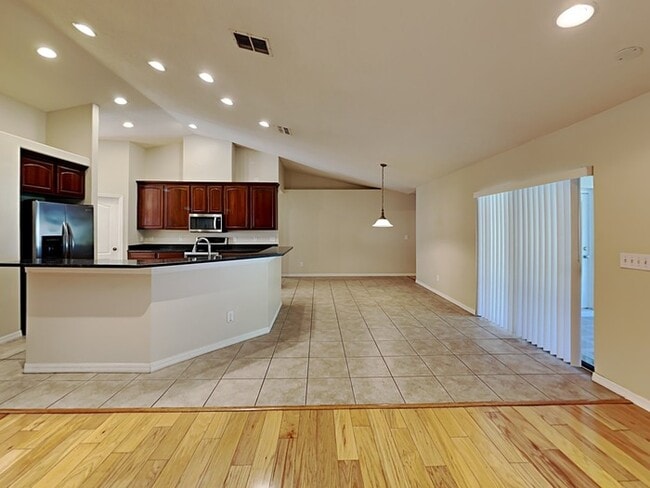 Photo - 2004 Abbey Trace Dr