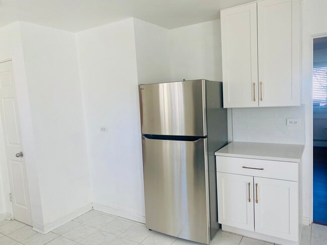 Pantry, under cabinet lighting