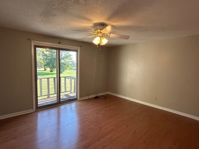 Photo - 917 Davis Blvd