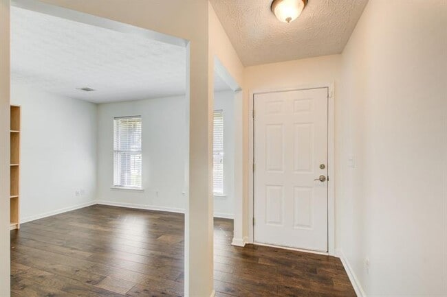 Photo - 1204 Gates Cir SE