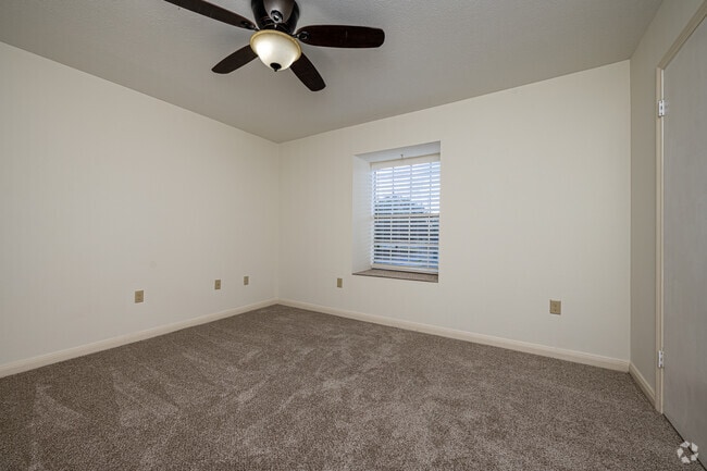 1BR, 1BA - 600SF - Bedroom